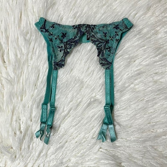Garter belt - Picture 1 of 4
